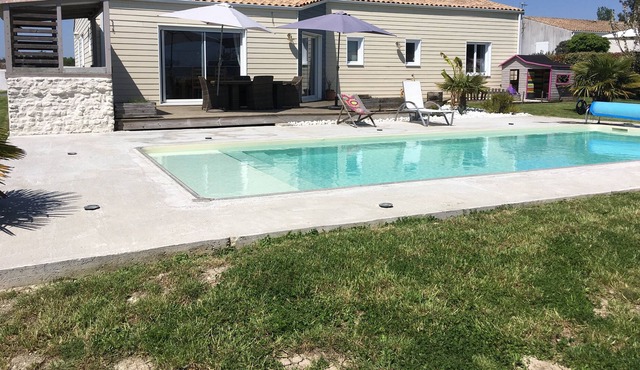 House with tranquility pool near Saintes Cognac Royan ocean