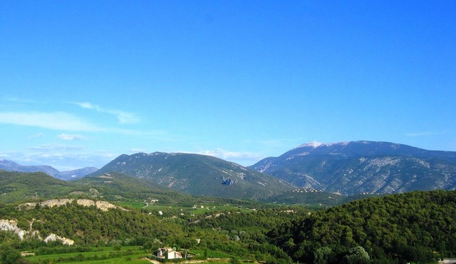 house with WIFI with its panoramic view of Mont Ventoux and Baronnies