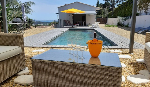 house wtih swimming pool and large garden. Sea view