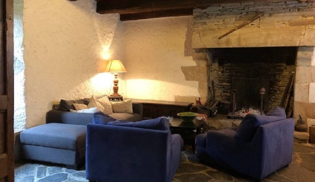 House XVIII stone Billiers center near the beaches, sleeps 9