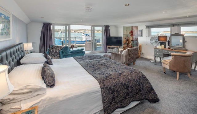 Houseboat Harbourside View