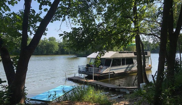 Houseboat on Grand River on private wooded lot
