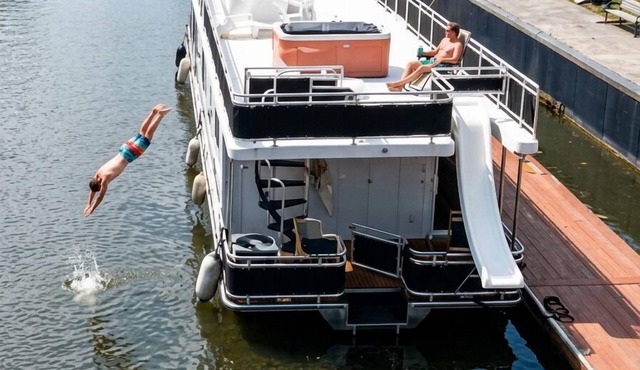 Houseboat on the Erie Canal - Hot Tub, Slide, Near Seneca Lake