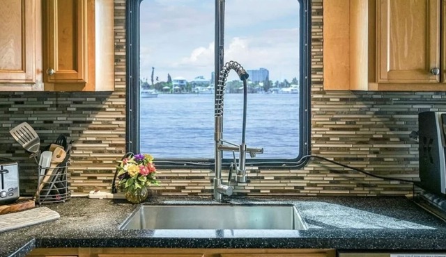 Houseboat on the St. John’s River. A true home away from home.