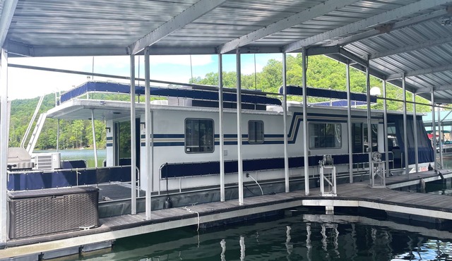 Houseboat Retreat on Norris Lake