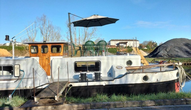 Houseboat with terrace on the water - 4 guests