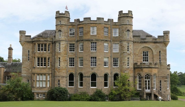 HOUSEKEEPER'S ROOMS, luxury holiday cottage in Pathhead