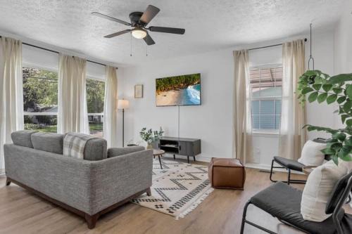 Housepitality - Electric Ave - 3 BDR and Hot Tub