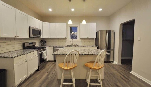 Housepitality - Franklinton Manor - Spacious