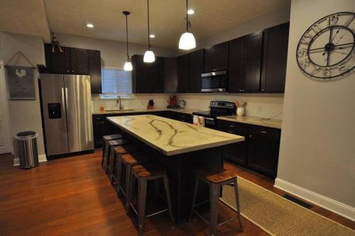 Housepitality - Franklinton Farmhouse- 4 Bedrooms