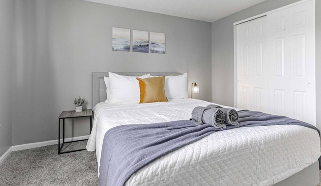 Housepitality- Grove City Homestead- 4 Bed - New Renovation