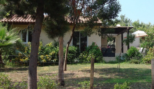 Houses 2pieces, 4pers, quiet, surrounded by nature 5 minutes walk from the beach