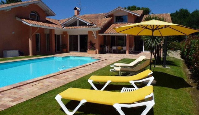 houses/villas - 7 rooms - 10 persons