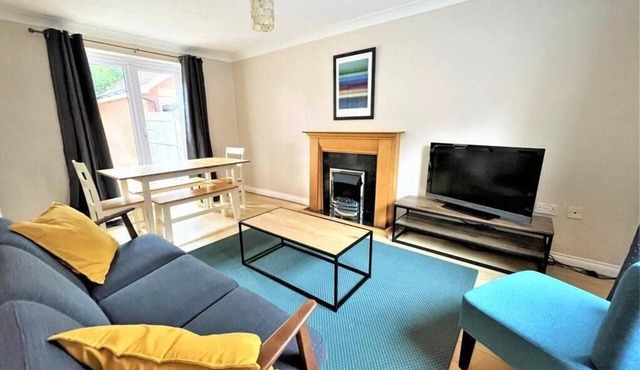 HouseSleeps10-Garden-Parking-Family&ContractorsOK