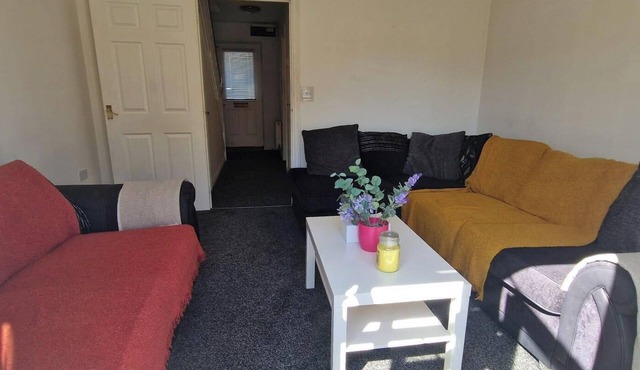 HouseSleeps5-Garden-Parking-FamilyFriendly