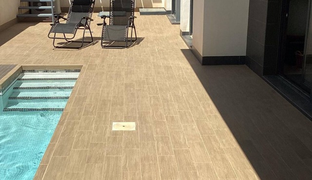HouseSleeps6-Pool-Beach-Garden-Solarium-PetOK