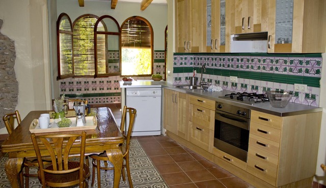 HOUSING, 2 patios and ORGANIC GARDEN, COSTA BRAVA. Newly refurbished.