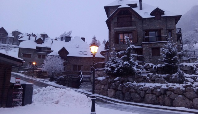 Housing in Luxury Urbanization FORMIGAL-PANTICOSA Ski with Garage and Wifi