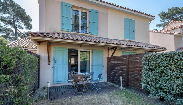 Housse for 4, 500m at the beach