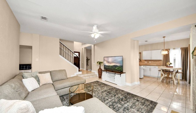 Houston 4BR Retreat | King Bed Fast WiFi