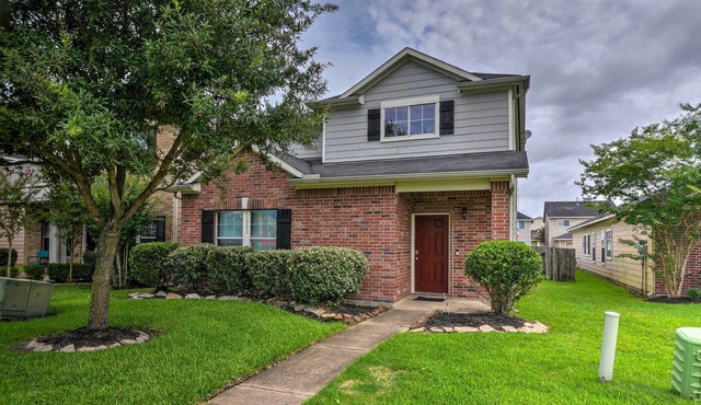 Houston Family Home w/Yard ~ 8 Mi to NRG Stadium!