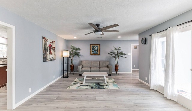 Houston Galleria Executive Home - 5 minutes to Galleria Mall.