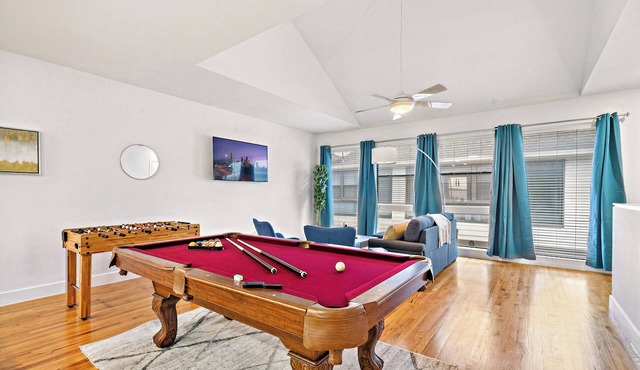 Houston Getaway by Downtown | Pool Table | Pets