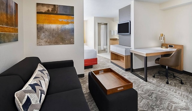 Houston Getaway: Pool Access, Free Airport Shuttle | Near Houston Zoo | 3 Rooms