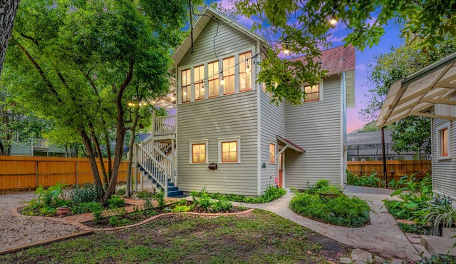 HOUSTON HEIGHTS LUXURY TREEHOUSE LOFTn WALK TO 19th STREET, SHOP & EAT