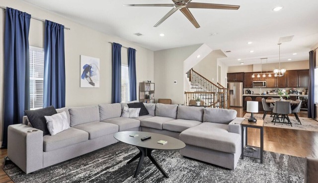 Houston Heights Place | Sleeps up to 12