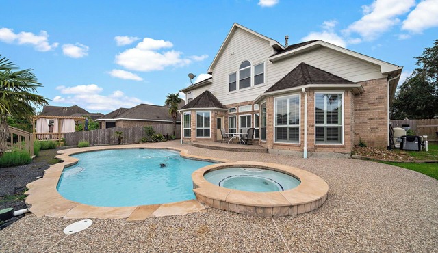 Houston Lake Retreat | Pool + Lake Front + Spa