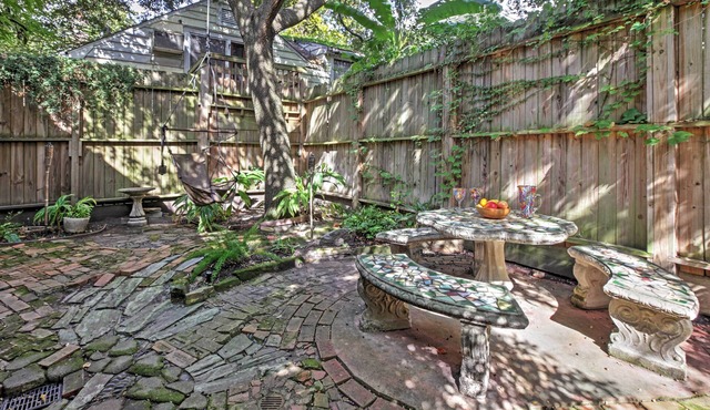 Houston Montrose Home: Walk to Bars & Restaurants!