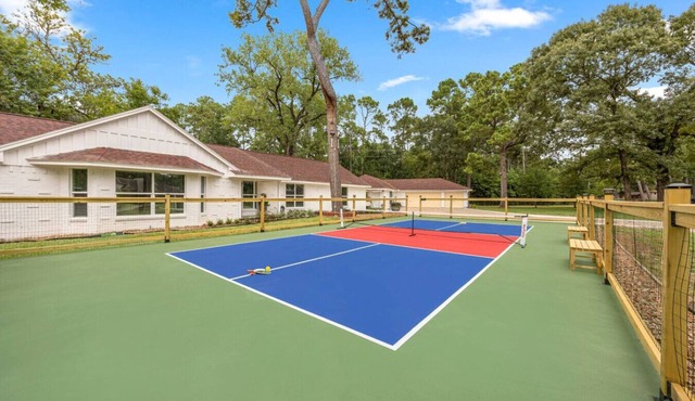 Houston Social Court & Event, Pickleball, Billiard