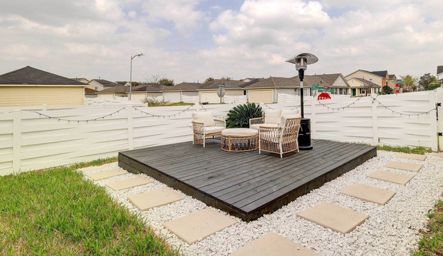 Houston Stay 7 Mi to NRG: Luxe + Group Friendly