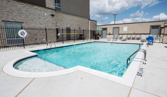 Houston Stay Near Airport w/Free Shuttle, Breakfast, Pool & Fitness Center