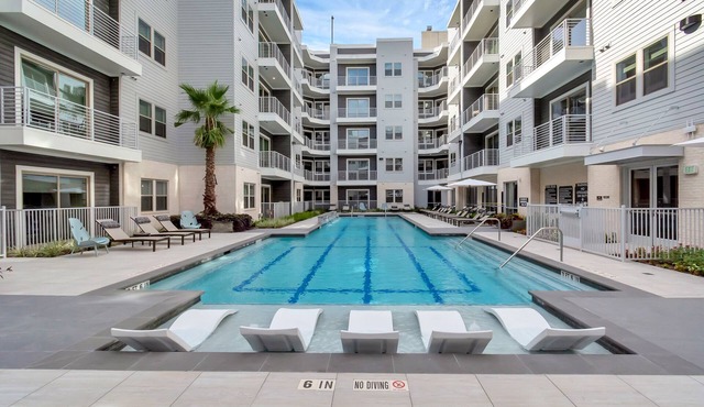 Houston Upper Kirby Luxury Apt w/Pool Gym, Meeting Rm etc