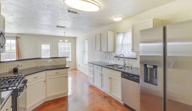 Houston Vacation Rental: 14 Mi to Downtown