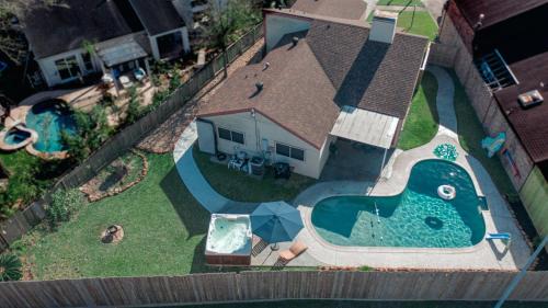 HoustonGem Private Pool & Hot Tub 20 Min to DT