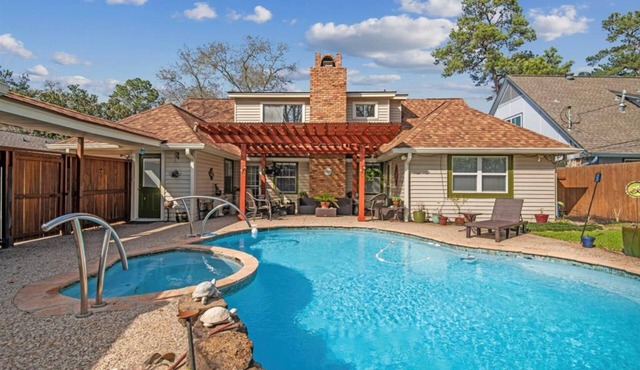 Houston’s 4BR and 2B with Pool
