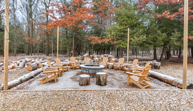 Houtzdale Home w/Shuffleboard & Pickleball!