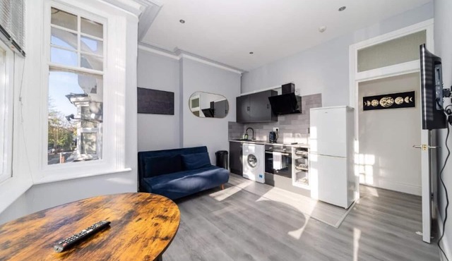 Hove 1 Bedroom Flat BN329DAV06