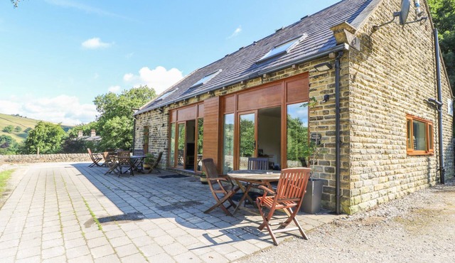 HOVE WOOD VIEW, pet friendly, with a garden in Cragg Vale