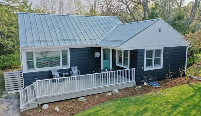 Howard House - Downtown Baileys Harbor