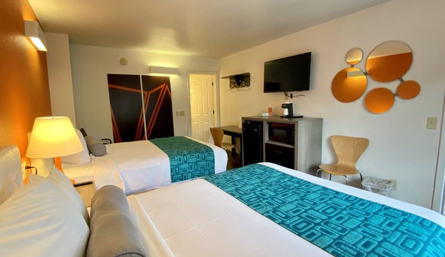 Howard Johnson by Wyndham Lake George
