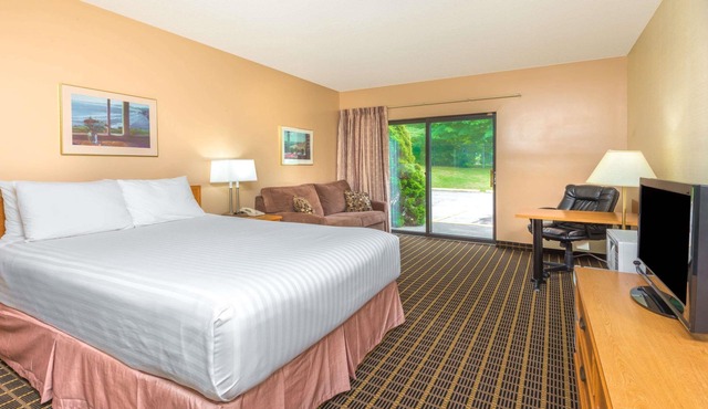 Howard Johnson by Wyndham Tillsonburg