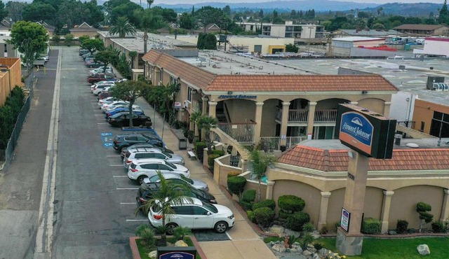 Howard Johnson by Wyndham Buena Park