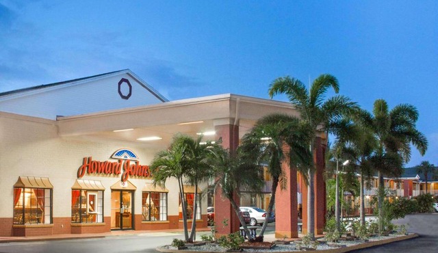 Howard Johnson by Wyndham Ft. Myers FL