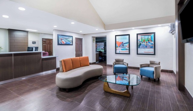 Howard Johnson by Wyndham Dalton