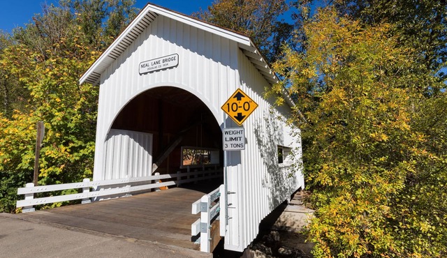 Howard Johnson by Wyndham Roseburg