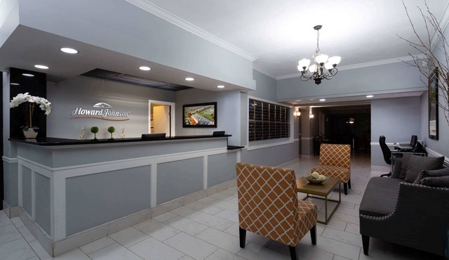 Howard Johnson by Wyndham Waukegan Great Lakes